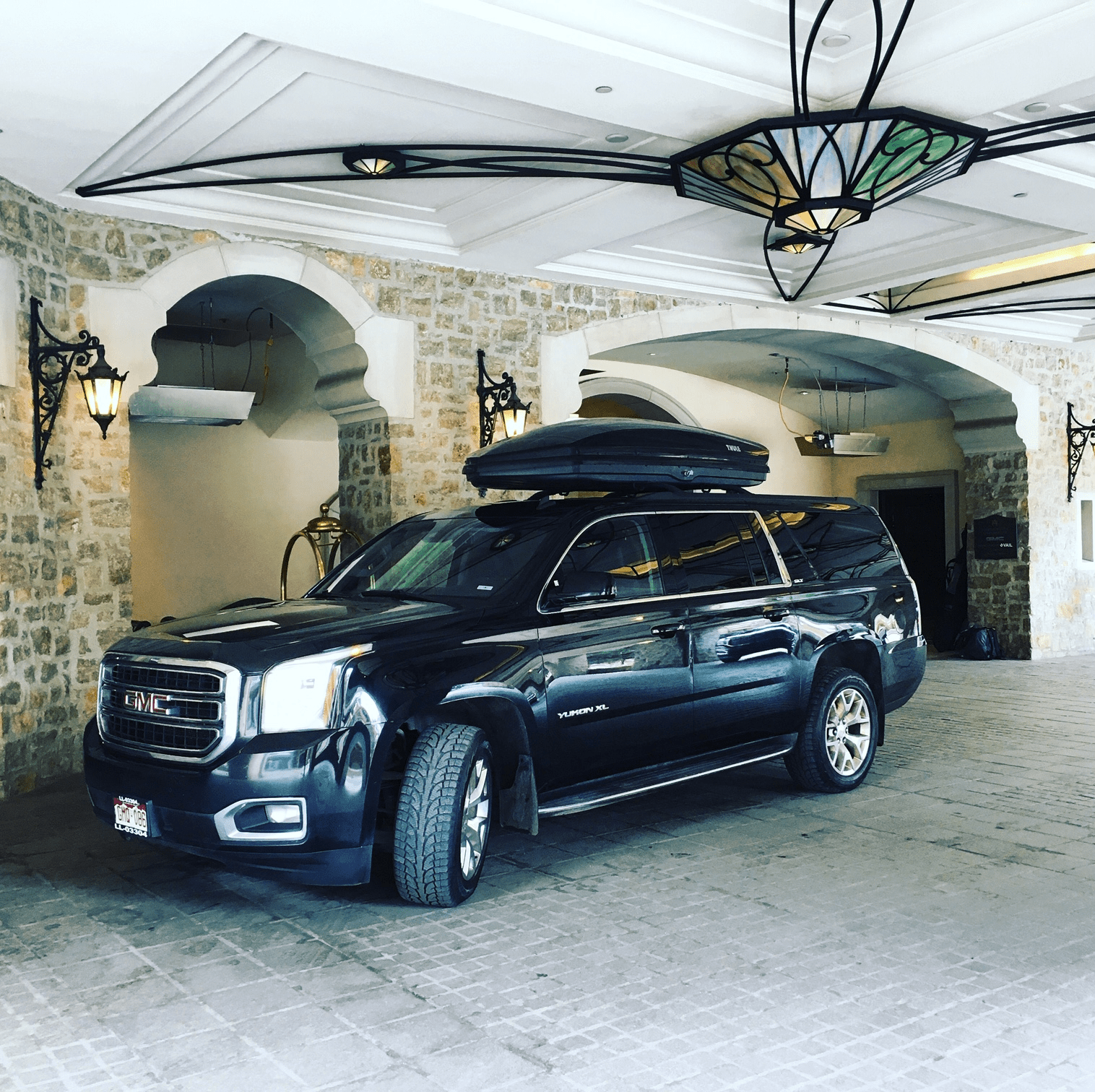 EPIC LIMOVAIL PRIVAE CAR SERVICE TO DENVER AIRPORT Luxury Limousine